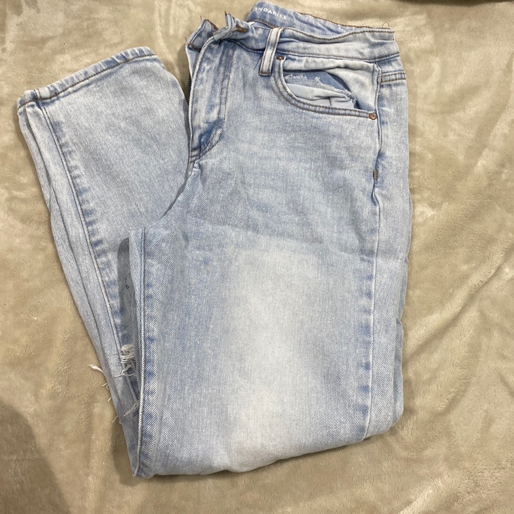 light wash mom jeans